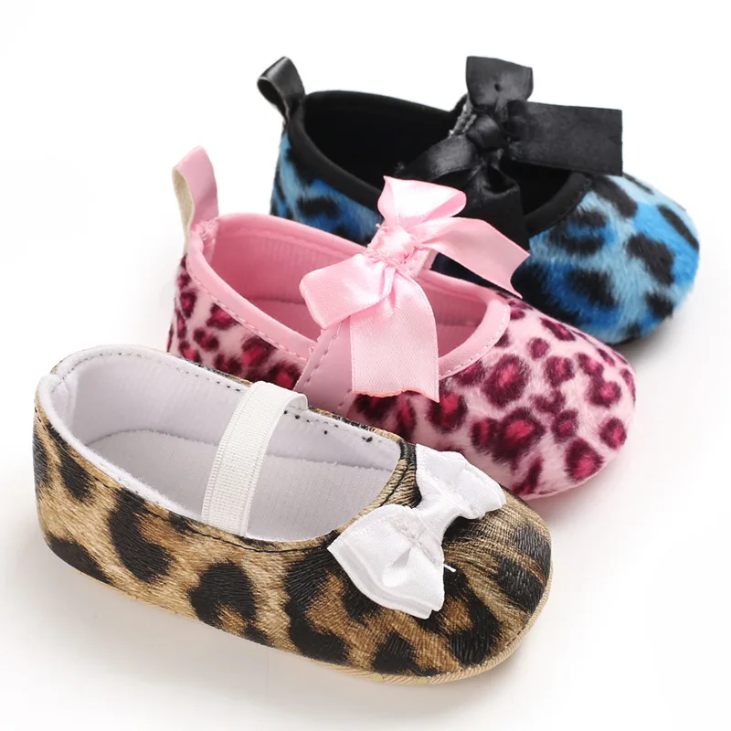 Туфли детские с леопардовым принтом мягкая обувь для первых шагов бантом