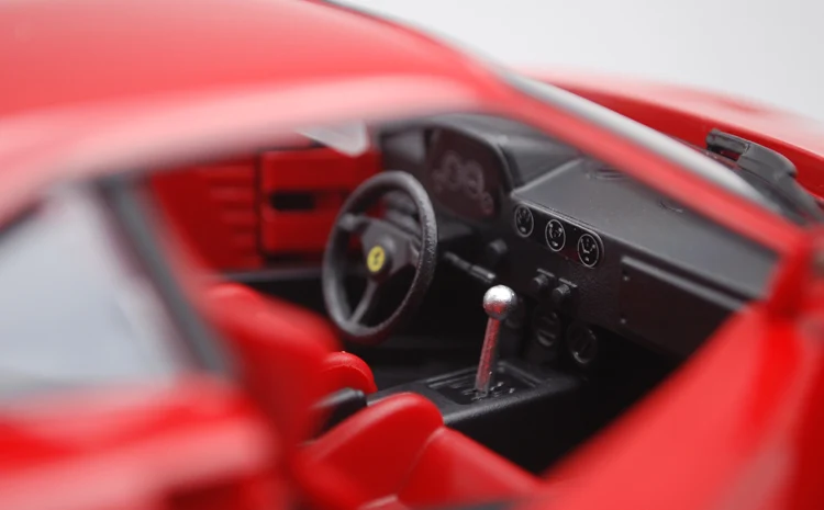 Модель гоночного спортивного автомобиля Bburago F40 масштаб 1/24 1:24 литой Дисплей