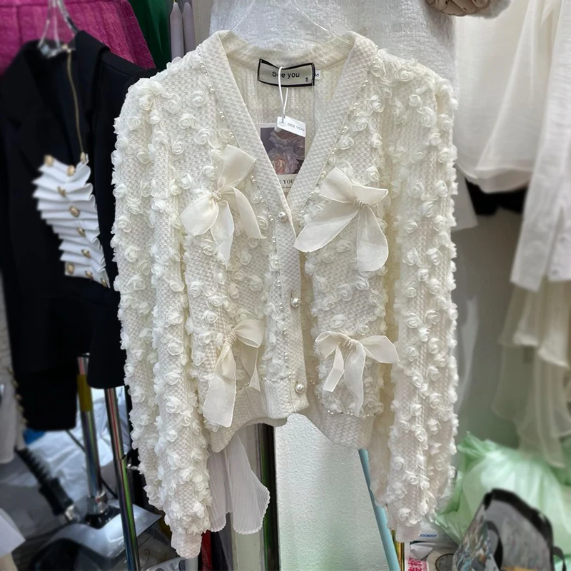 

Женский осенне-зимний дизайнерский свитер с цветочной аппликацией и жемчугом