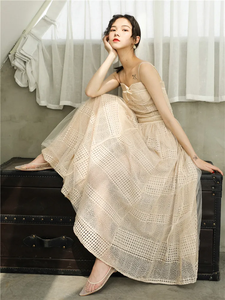 Ретро бежевое кружевное свободное платье сексуальное с вырезами на бретельках