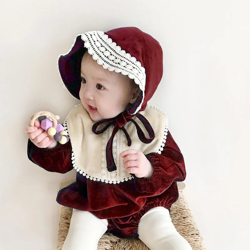 Осенняя одежда для маленьких девочек Кружевной цельнокроеный комбинезон