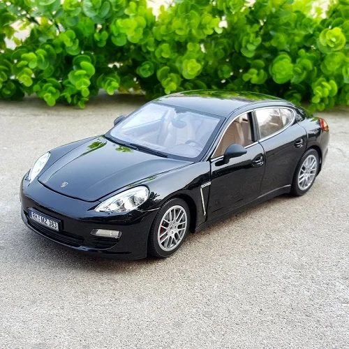 Модель спортивного автомобиля из сплава 1:18 для Porsche Panamera с управлением рулевым