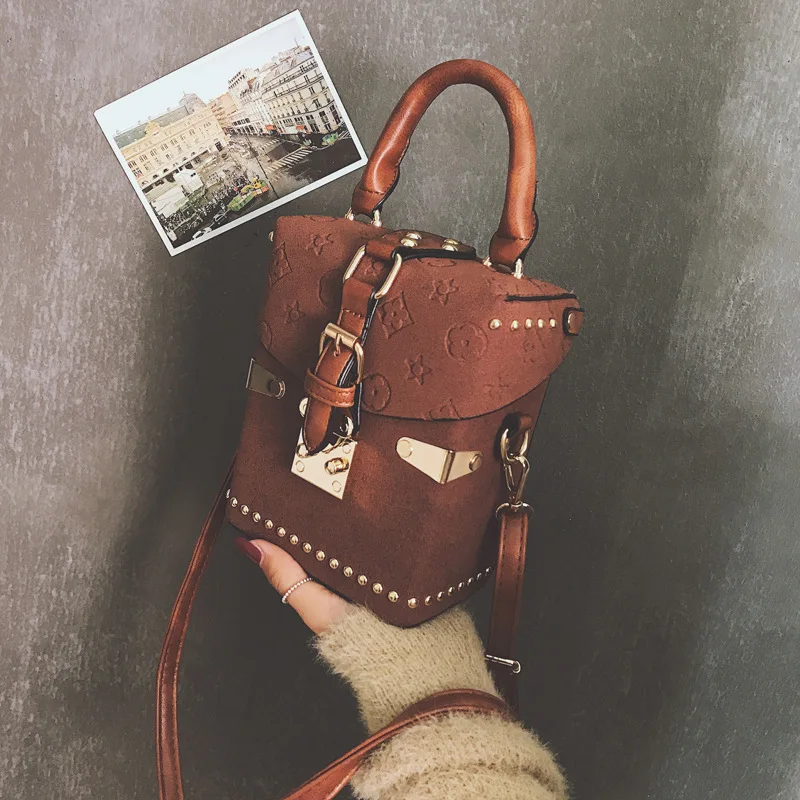 Женская мини сумка с заклепками в европейском и американском стиле новинка