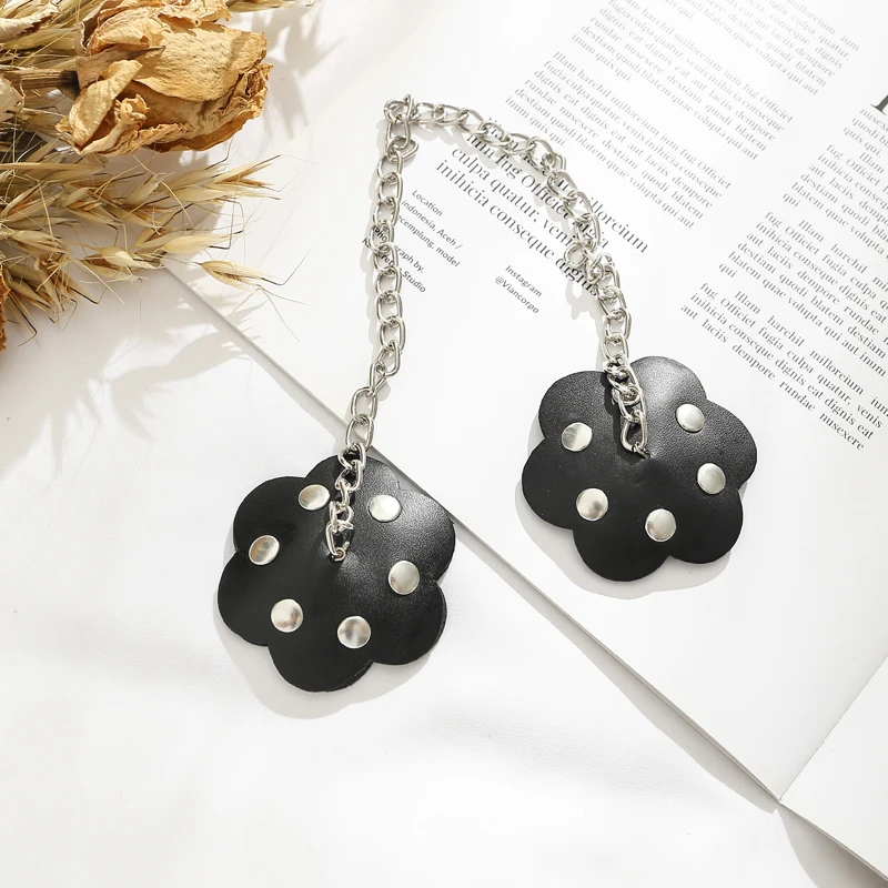 Соблазнительные аксессуары на цепочке для сосков с заклепками женская кожаная