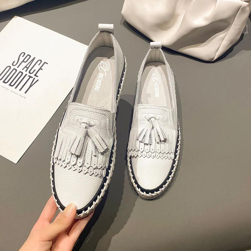 Туфли женские с бахромой и круглым носком модные повседневные лоферы спилок