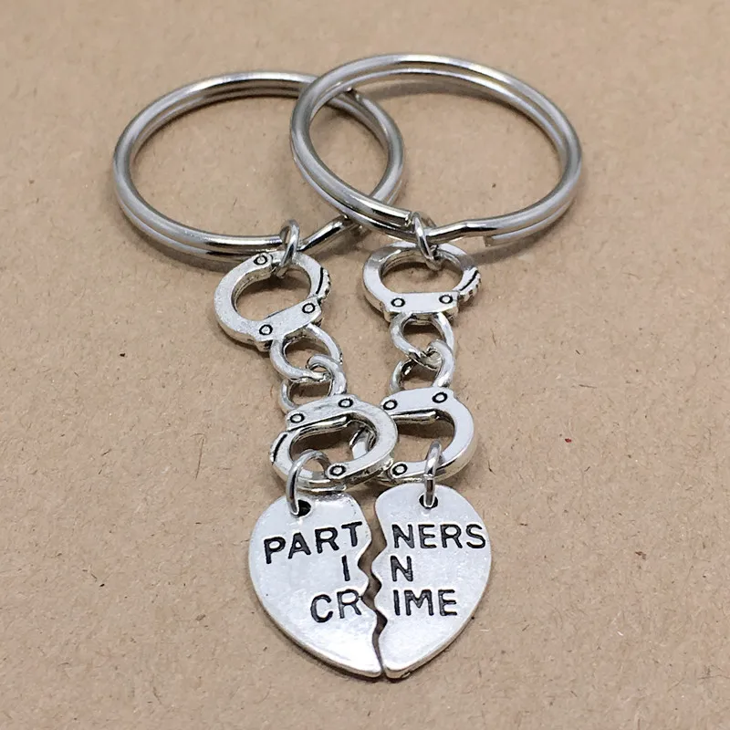 Горячие разделяемые любовные наручники партнер в Crime буквенный ярлык брелок для