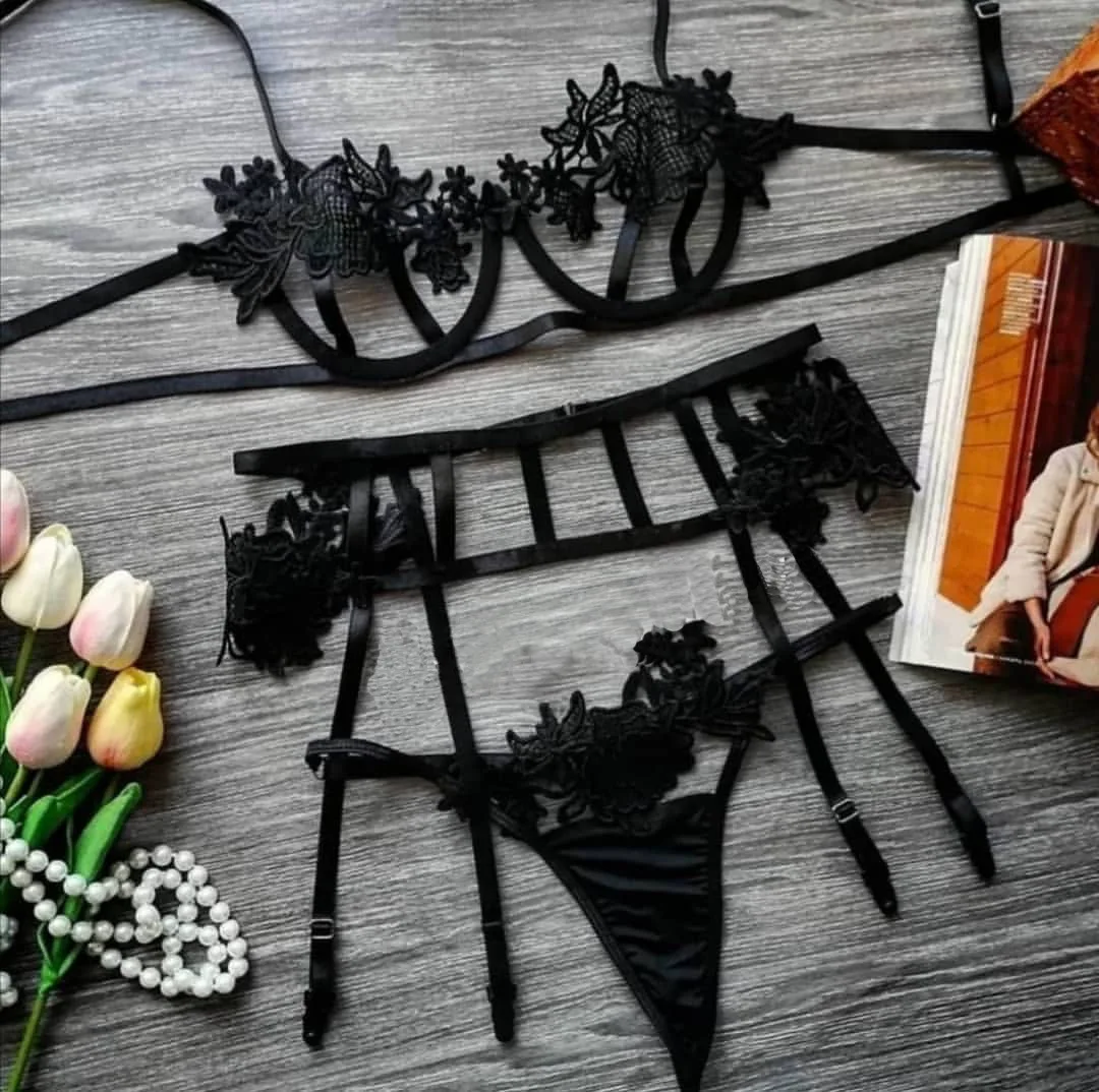 

Women's Sexy Embroidery Bralette Crop Top Bra Brassiere Hollow Costumes Lingerie See-Through Erotic Bra And Thong Underwire Suit