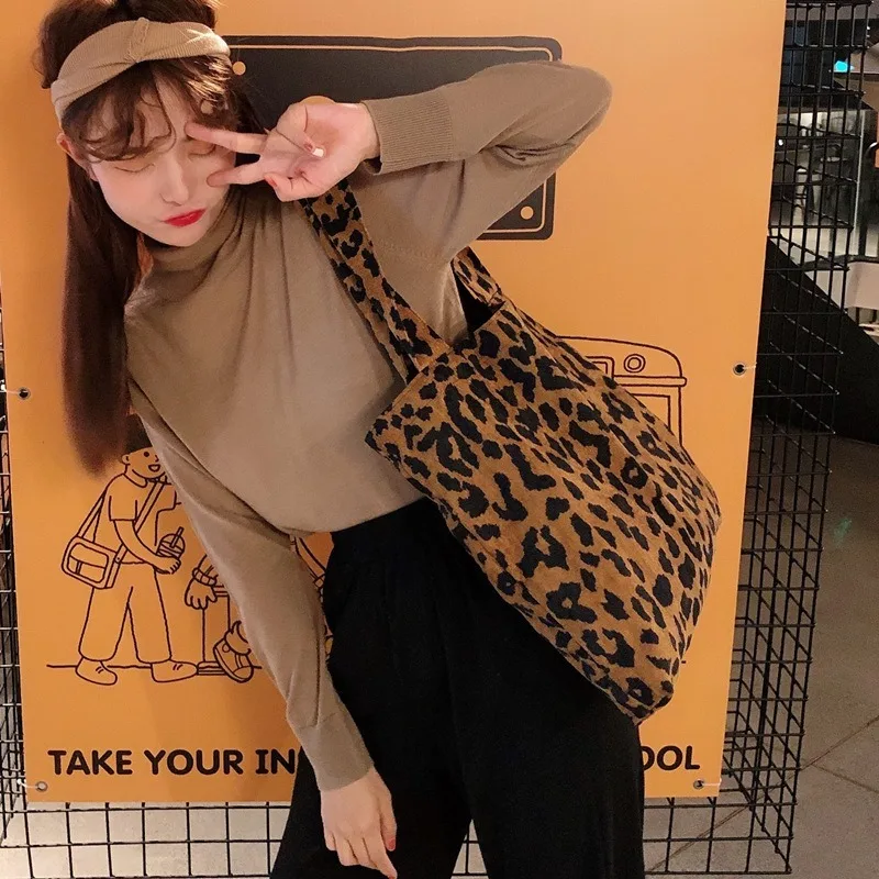 

Женская холщовая сумка-шоппер на плечо, модель 2022 года, Корейская сумка для покупок с леопардовым принтом, повседневная женская сумка из хло...