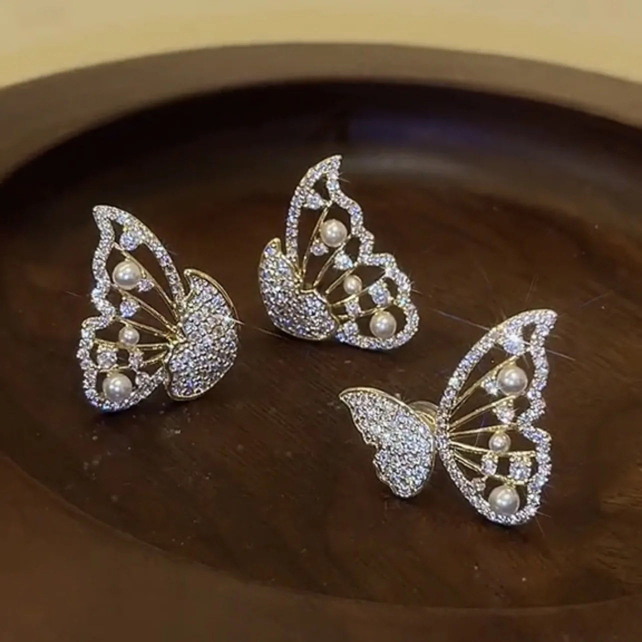 

Trendy Exquisite Butterfly Stud Earring With Micro Inlaid Zircon CZ Very Shinning Special Design Women Jewelry 2021 Fashion Sale