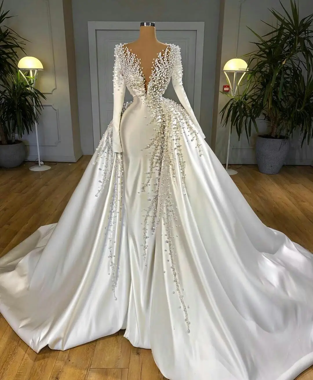 

Gorgeous Wedding Dresses With Detachable Train Satin Pearls Beads Mermaid Bridal Gowns Long Sleeve Marriage Dress Robe De Mariee