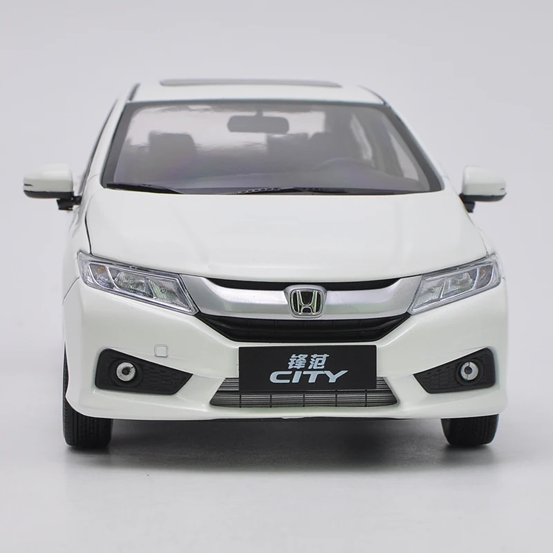 Оригинальная заводская подлинная модель автомобиля 1:18 HONDA CITY 2015 белая с