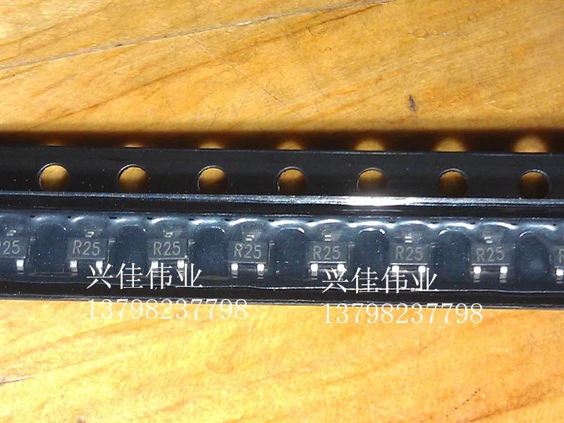 

Original 50pcs/ 2SC4226-T1 SOT-323 R24/R25