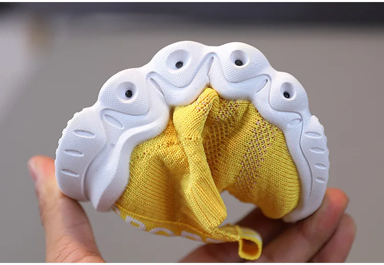 Обувь на нескользящей мягкой подошве с изображением Минни и Микки Мауса из