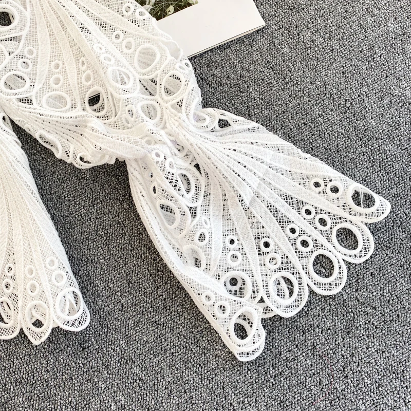 Women's French Vintage Lace Shirt Spring Autumn Hollow Ruffled Flare Sleeve Stand Collar Tops Single-breasted ML637 | Женская одежда