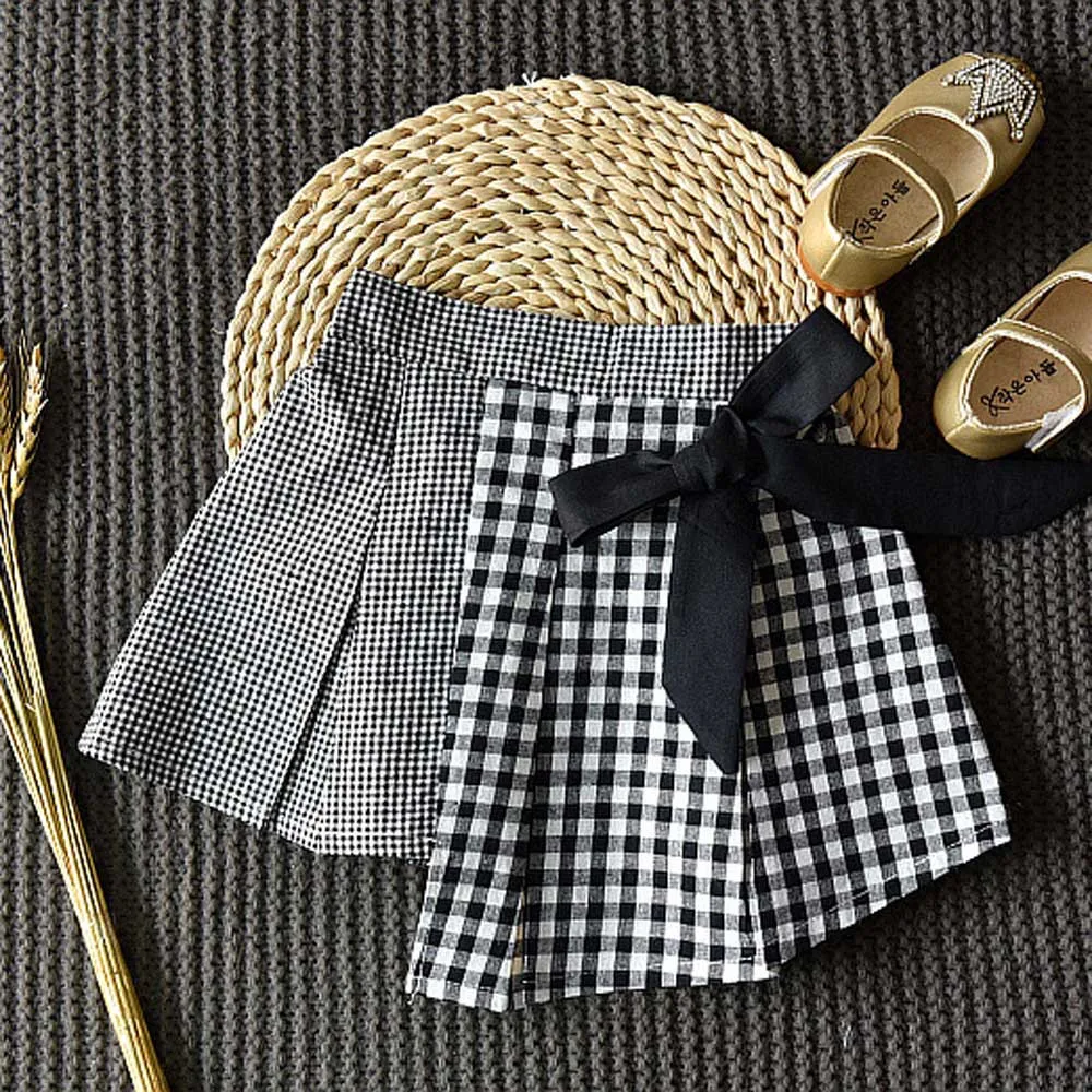 Футболка с коротким рукавом и принтом надписей LOVE Girls + клетчатая юбка в комплекте