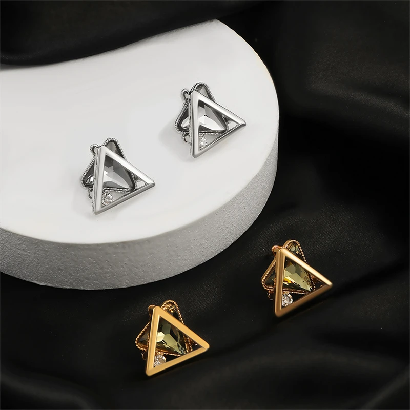 

Exquisite Simple Three-Dimensional Triangle Earrings Retro Elegant Temperament Shiny Zircon Ladies Earrings Ladies Girl Jewelry