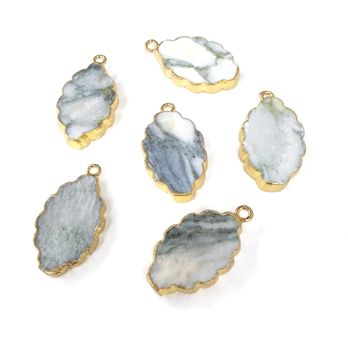 Амулет из натурального камня в форме листа цвет белый блестящий размер 19x34