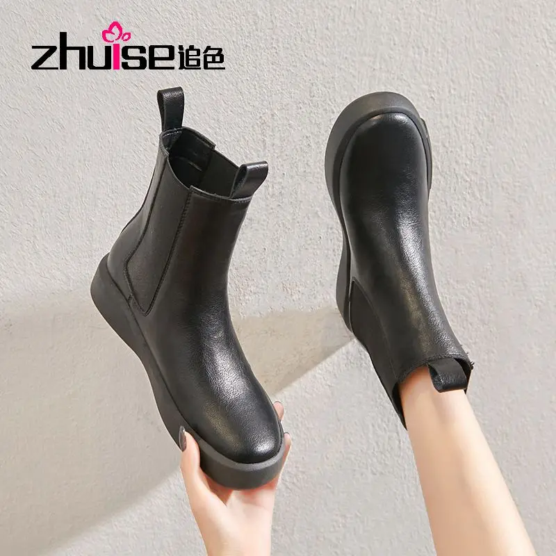 

Net celebrity riding boots women's autumn and winter new British style in the tube thick bottom retro chimney Chelsea short boot