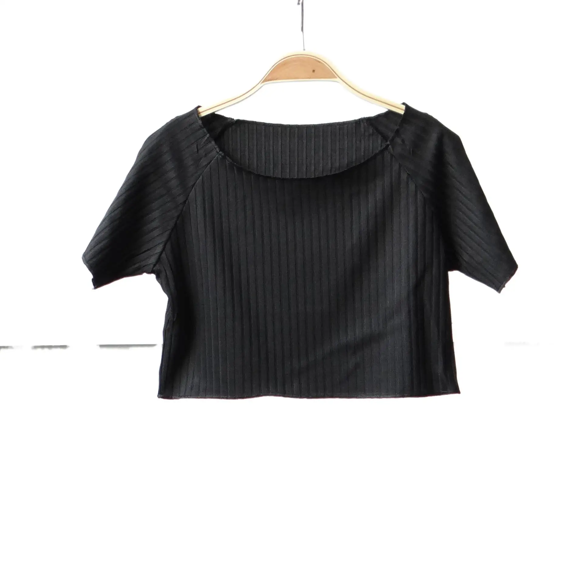 Женская футболка с открытыми плечами вязаные укороченные топы женские