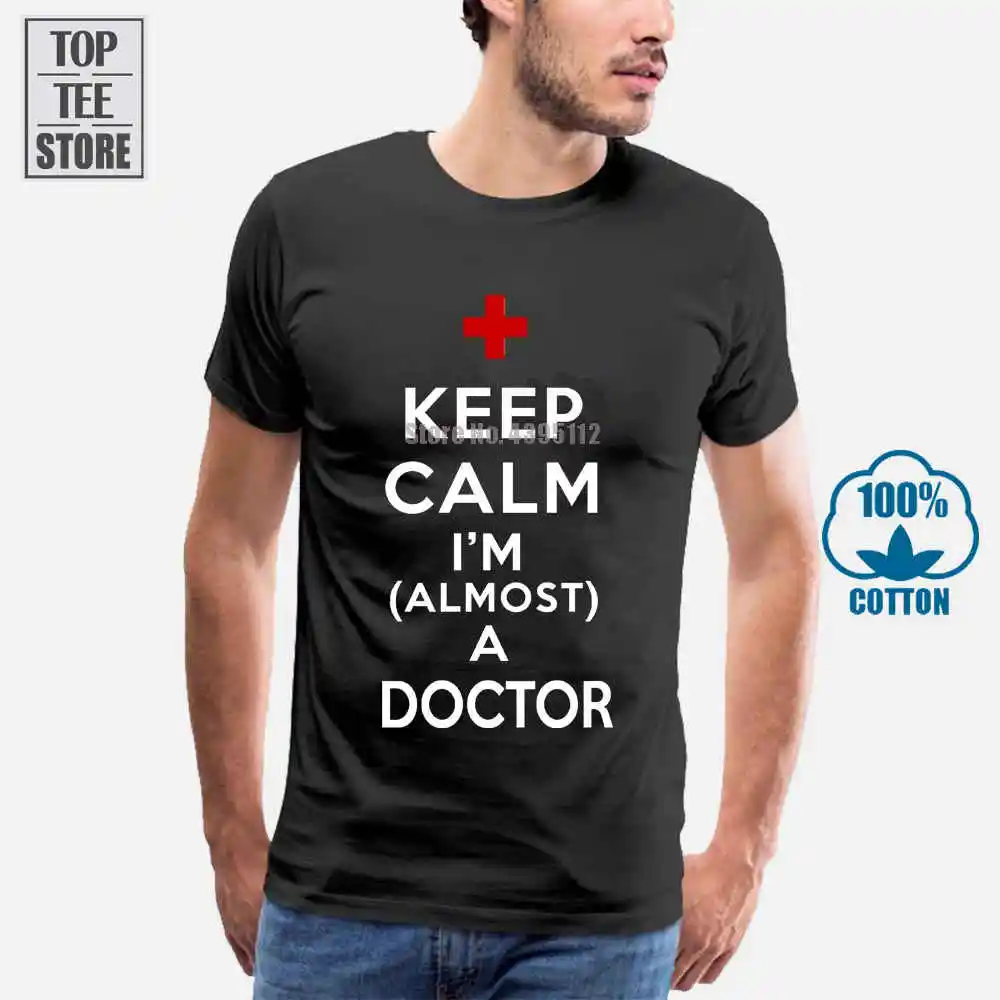 Модная толстая футболка с коротким рукавом надписью Keep Calm я почти доктор для