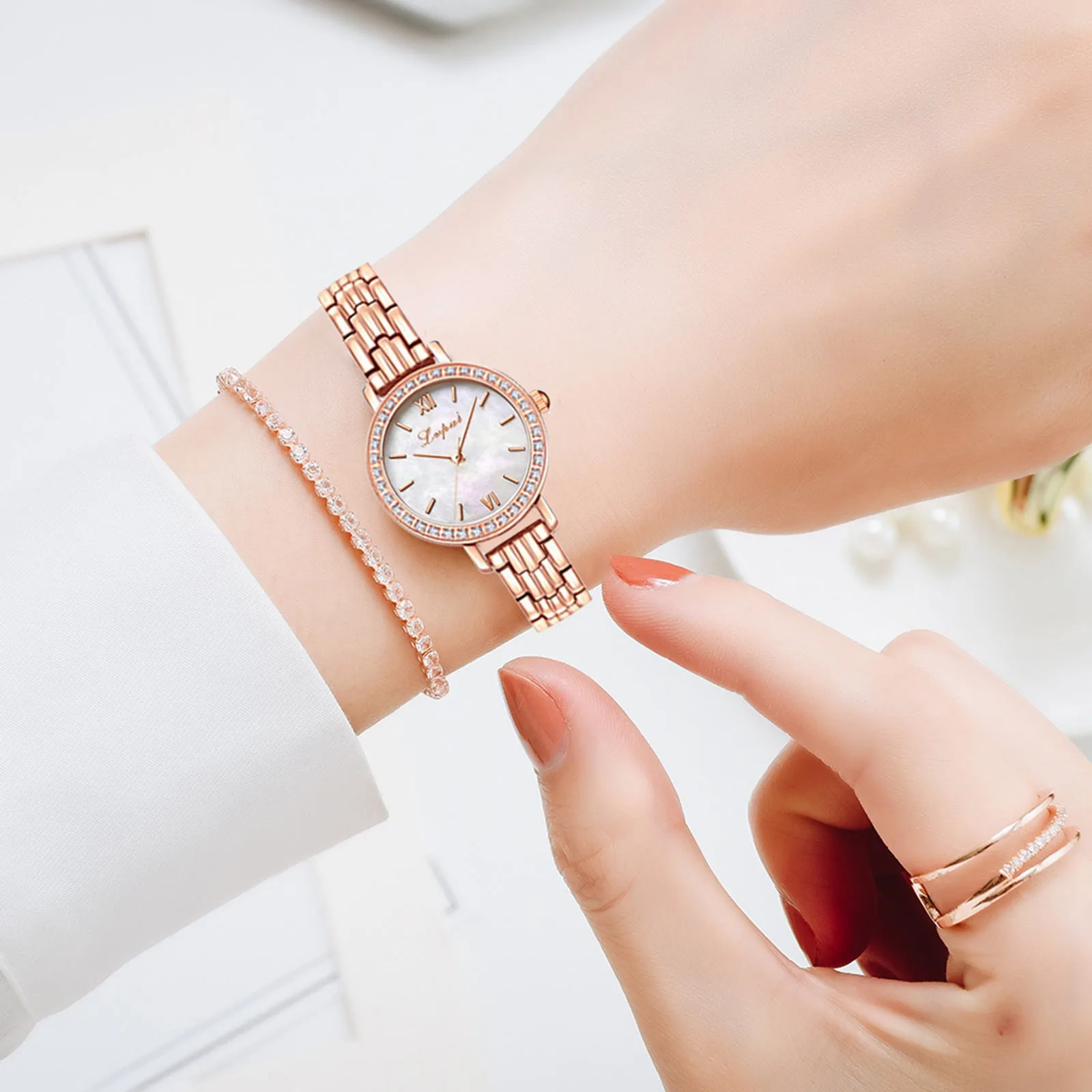 

Small Exquisite European Style Fashion Womens Watch Quartz Analog Wrist Small Dial Delicate Watch Luxury Business Watches