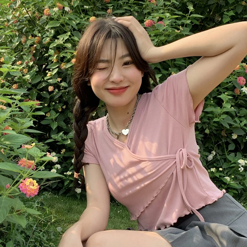 

Tops Design Sense Niche V-neck Short-sleeved T-shirt Women Summer New Korean Style Short Hot Girl Top Trend