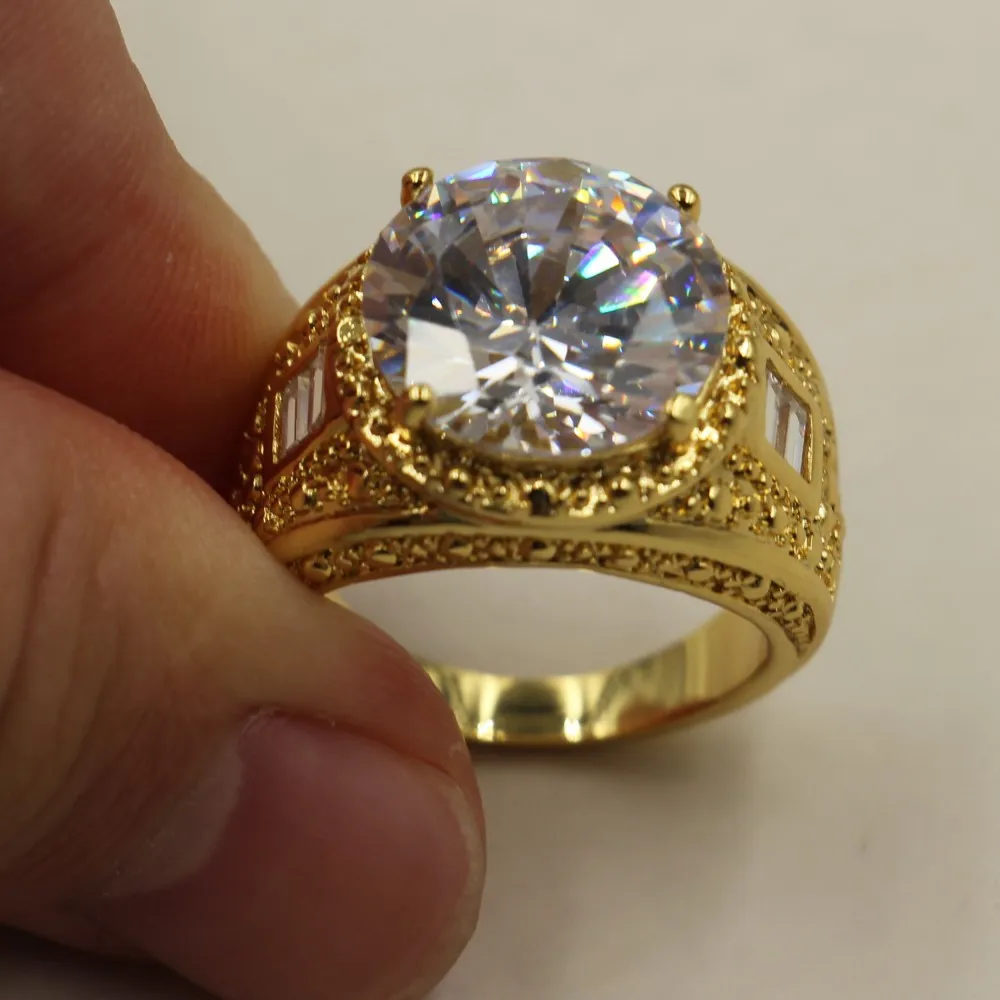 Мужское Винтажное кольцо с фианитом большое позолоченное 15 карат белым Сапфиром