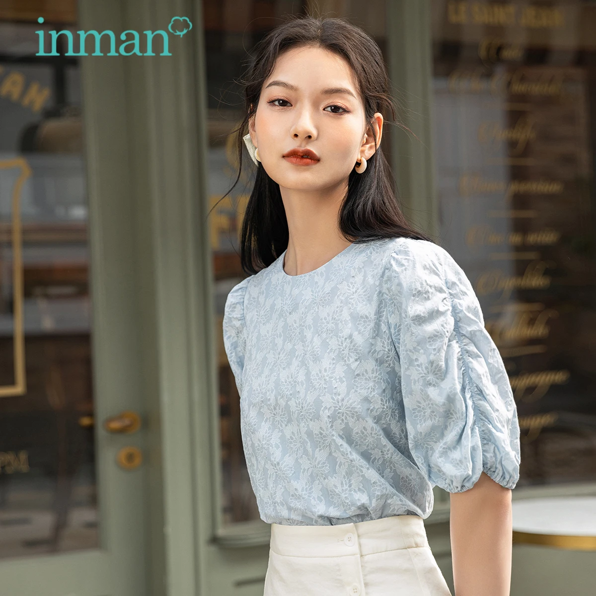 

INMAN Summer Tops Female Elegant Ladies Pleated Puff Sleeves Round Neck Waterdrop-Shaped Back Collar Cotton Jacquard Slim Shirt