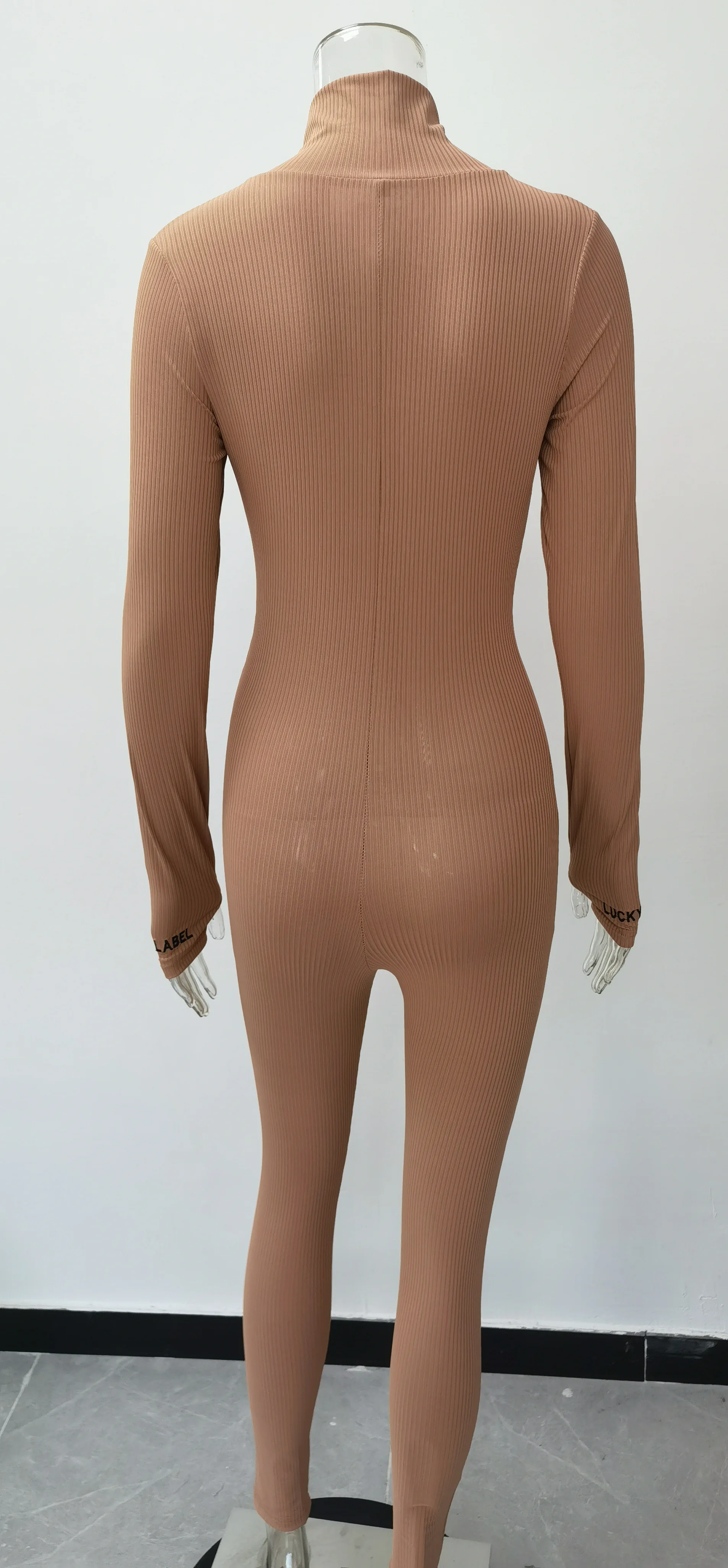 Женский трикотажный комбинезон с длинным рукавом белый/черный облегающий в