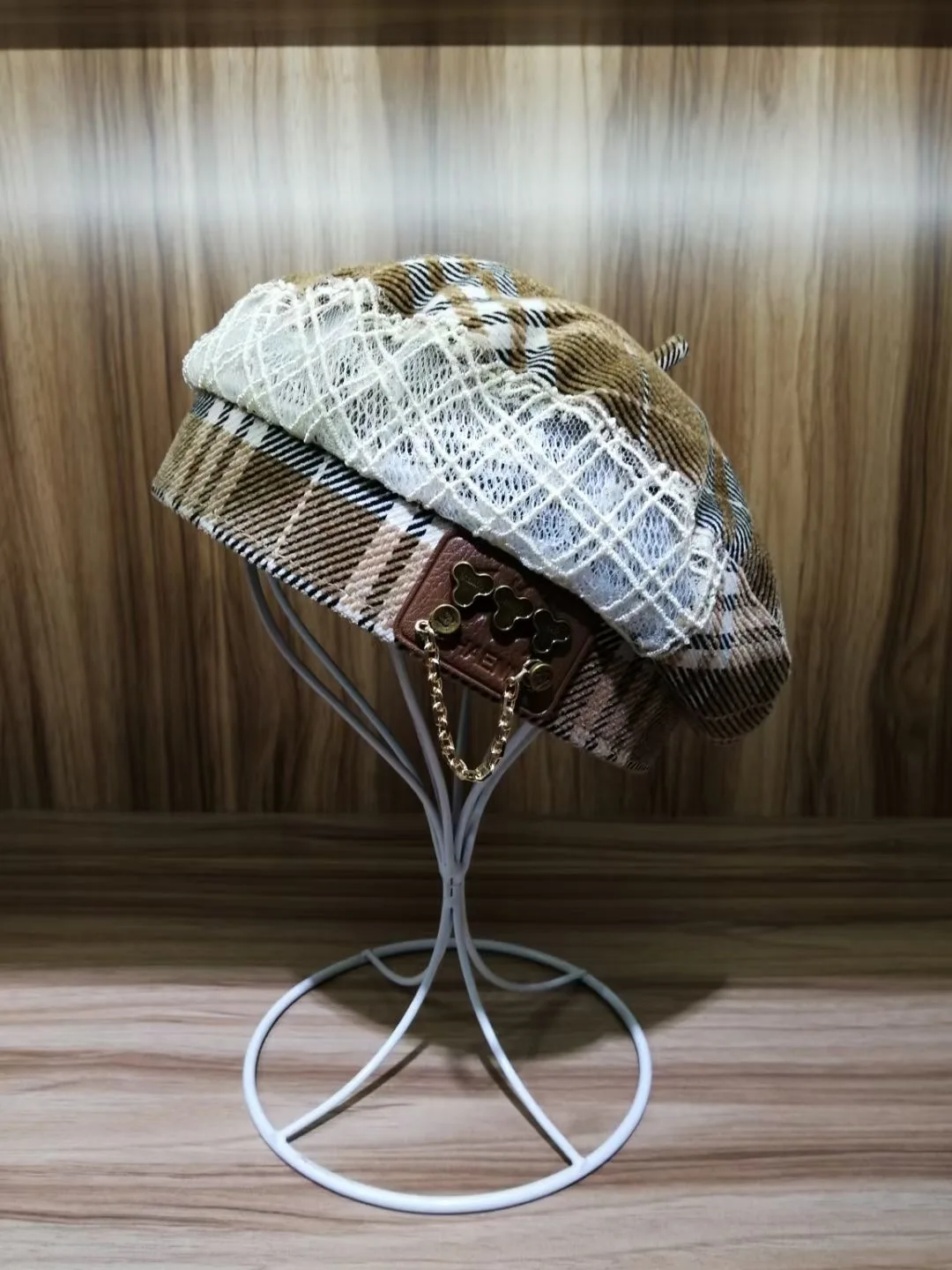 

202103-YY NEW SPRING Britain plaid Academic style Butterfly button chain lace beret hat women Leisure painter hat