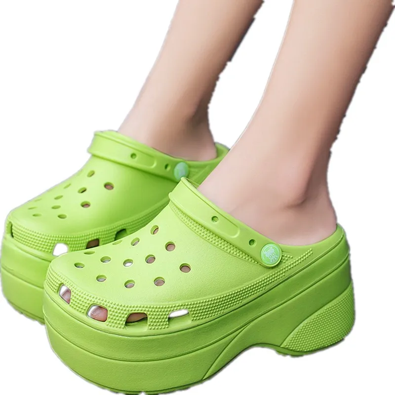 Сандалии женские с перфорацией клоги пляжные шлепанцы платформа сланцы садовая