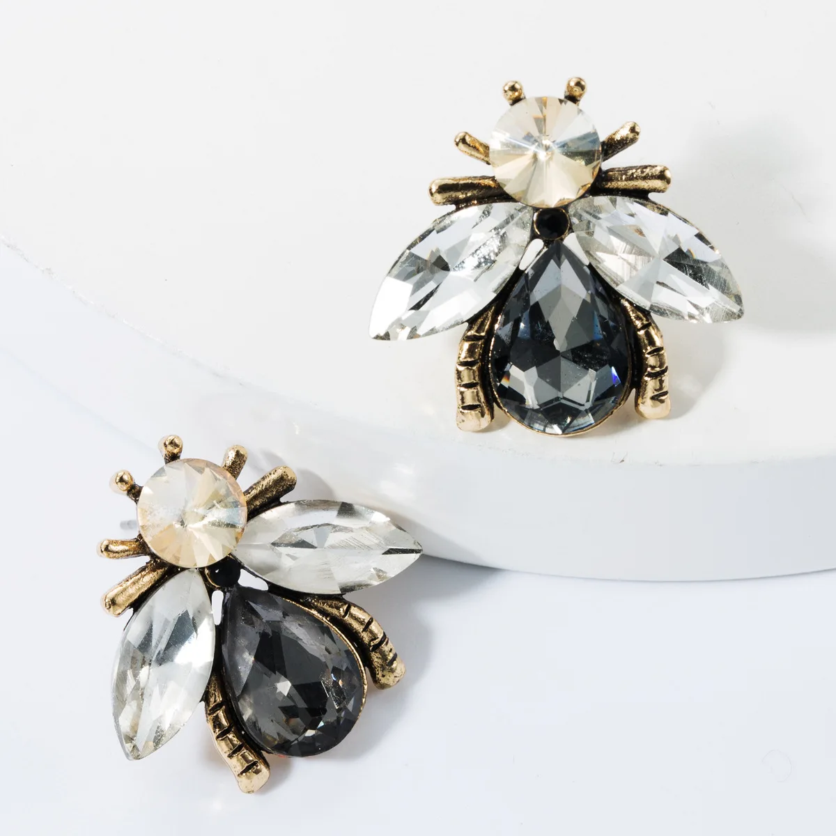 

Retro Gold Personality Glass Crystal Insect Bee Big Stud Earrings for Women Fashion Punk Statement Pendientes Fine Jewelry Gift