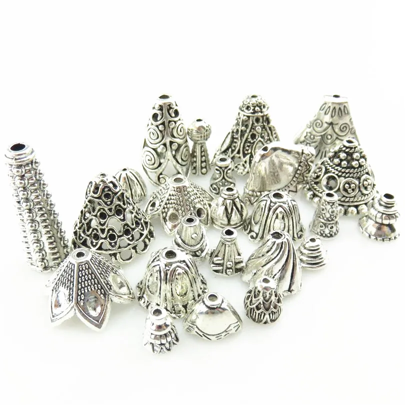 Этнический варизированный цветочный узор шармы в форме сердца рыбьи листья