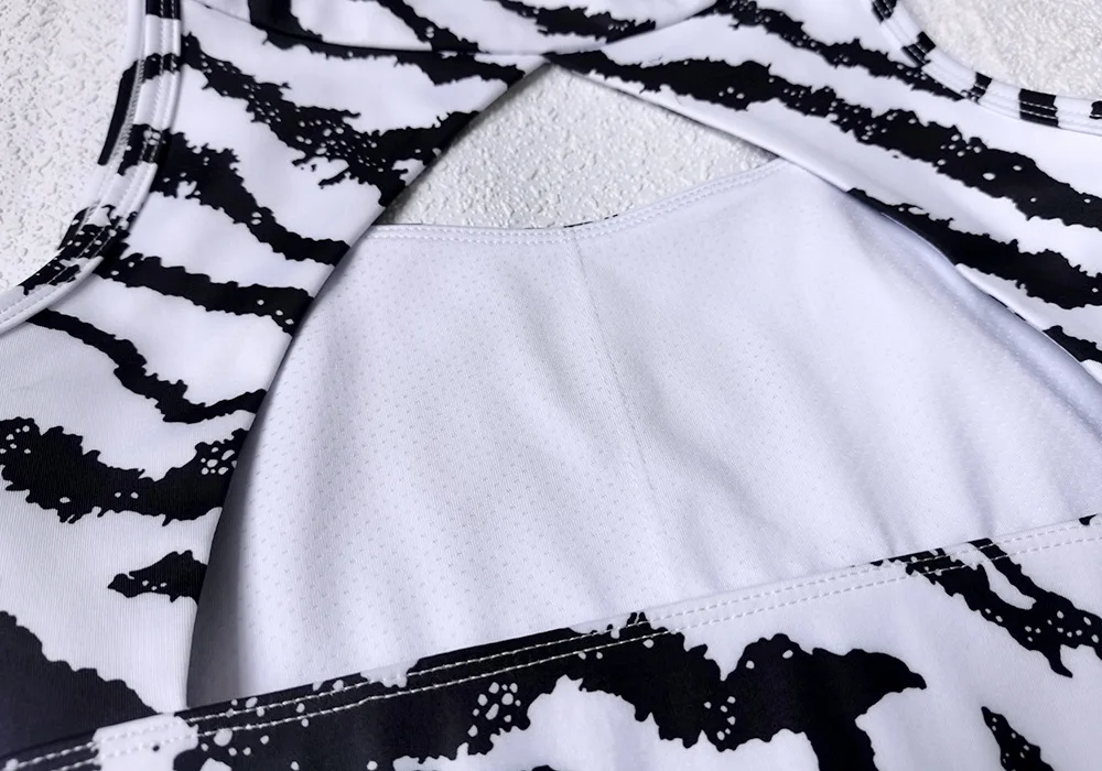 

Sport Set Workout Clothes for Women Black and White Striped Zebra Print Yoga Fitness Suit Padded Bra High Waist Leggings Gym Set