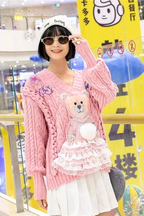 

Women's knitted sweater Europe station autumn and winter heavy industry v-neck patch sweater women loose knitting trend