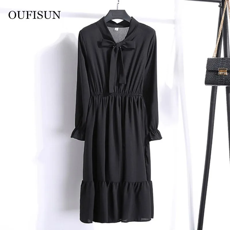 Женское винтажное офисное платье миди черно белое в горошек с длинным рукавом