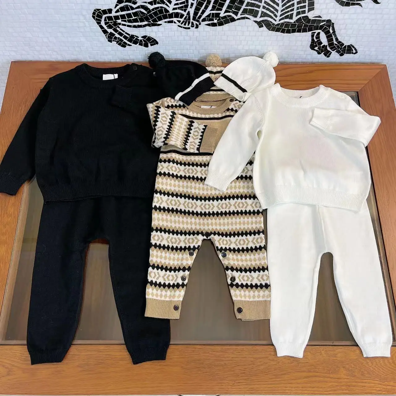 

Дизайнерская детская одежда 2021 Ранняя осень Новые товары для мужчин и женщин с одинаковым капюшоном утолщенный костюм для альпинизма