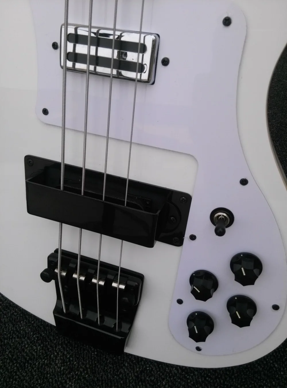 Завод+ рикенбэк 4003 fireglo 4 string bass alpine белый ricken 4003 бас-гитара rickenbacker Белый Отделка все комплектующие черного цвета