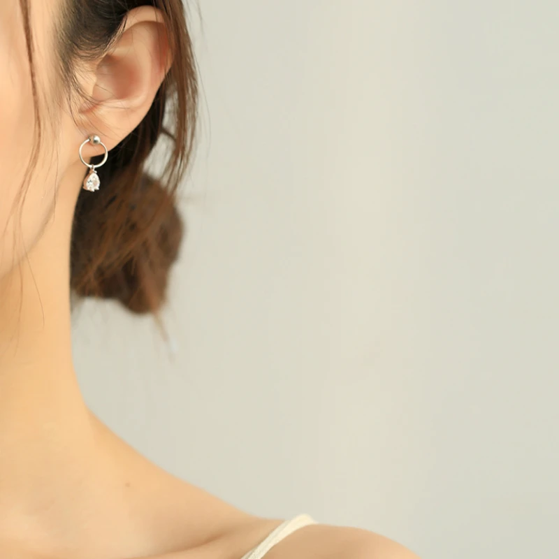 Женские серьги серебряного цвета с кристаллами и кубическим цирконием модные