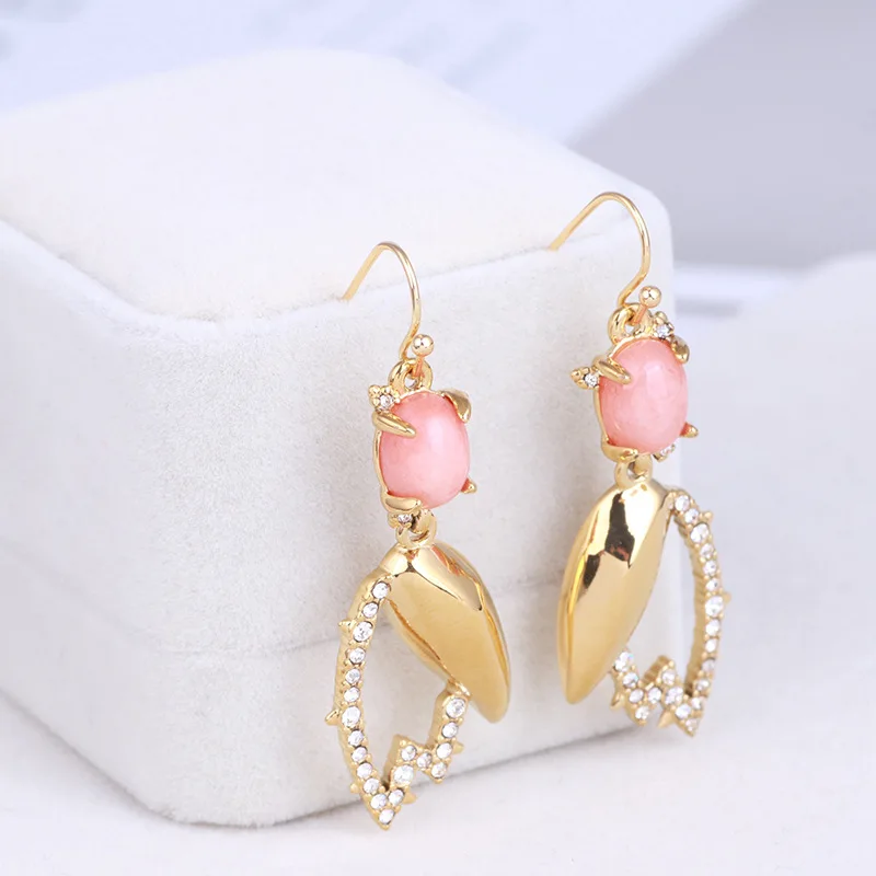 

Inlaid natural stone gold-plated fashion goldfish style temperament earrings