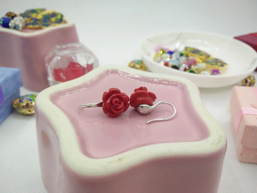 Новинка серьги из кораллового камня с красными розами и серебром 925 пробы j