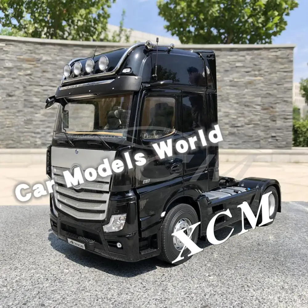 Литая модель автомобиля для NZG Actros Giga Space 1:18 (черный) + небольшой подарок!|Вертолеты