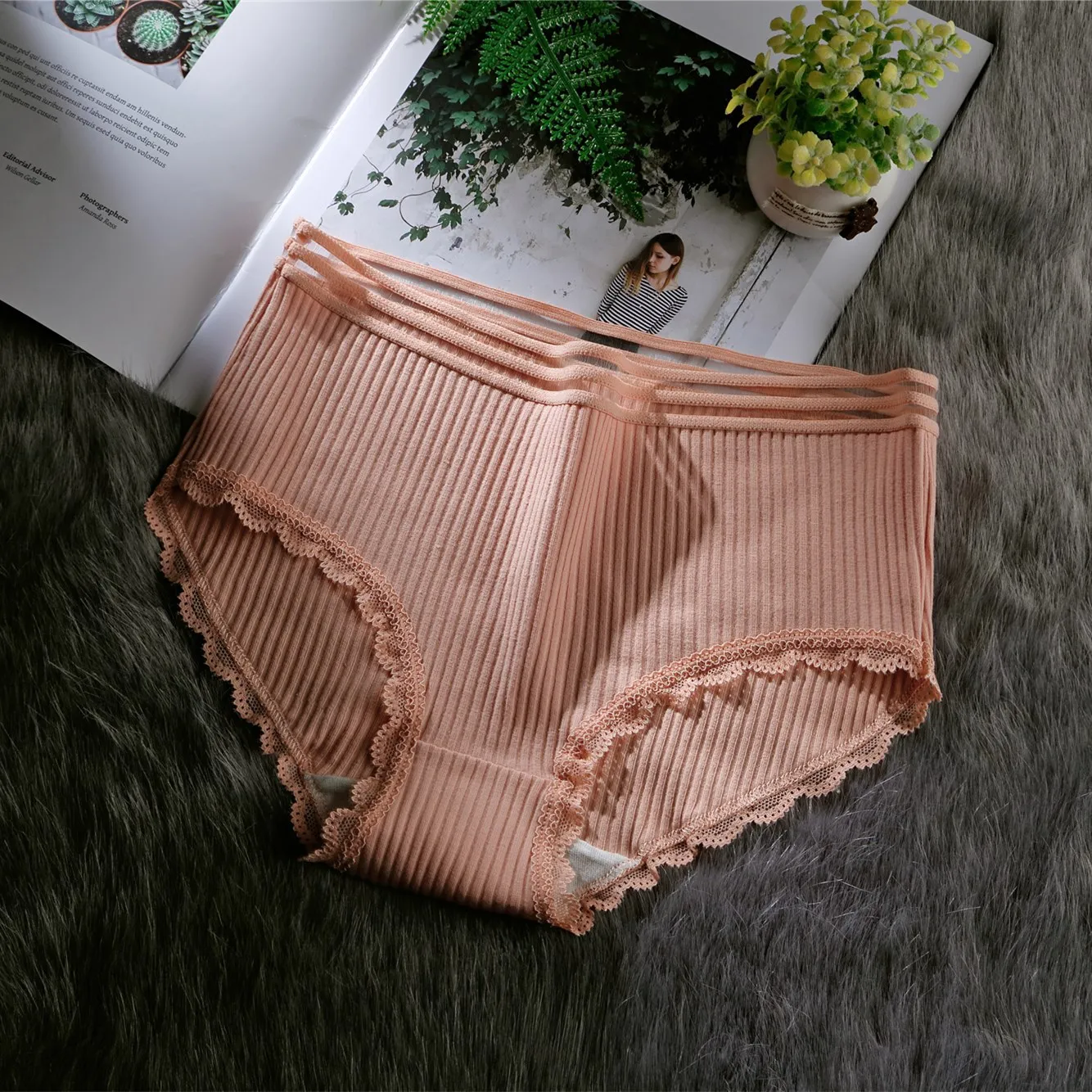 

Hollow out lace underwear sexy female cotton candy gear thread lace breathable comfort triangle pants