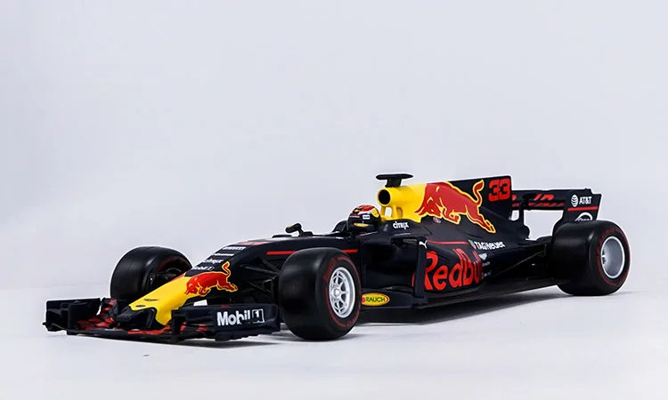 Bburago 1:18 1/18 W07 Mercedes Benz Lewis Hamilton No44 Формула 1 F1 гоночный автомобиль Транспортное средство литье под давлением дисплей Модель Игрушки для мальчиков - Цвет: 2017 RB13 No33