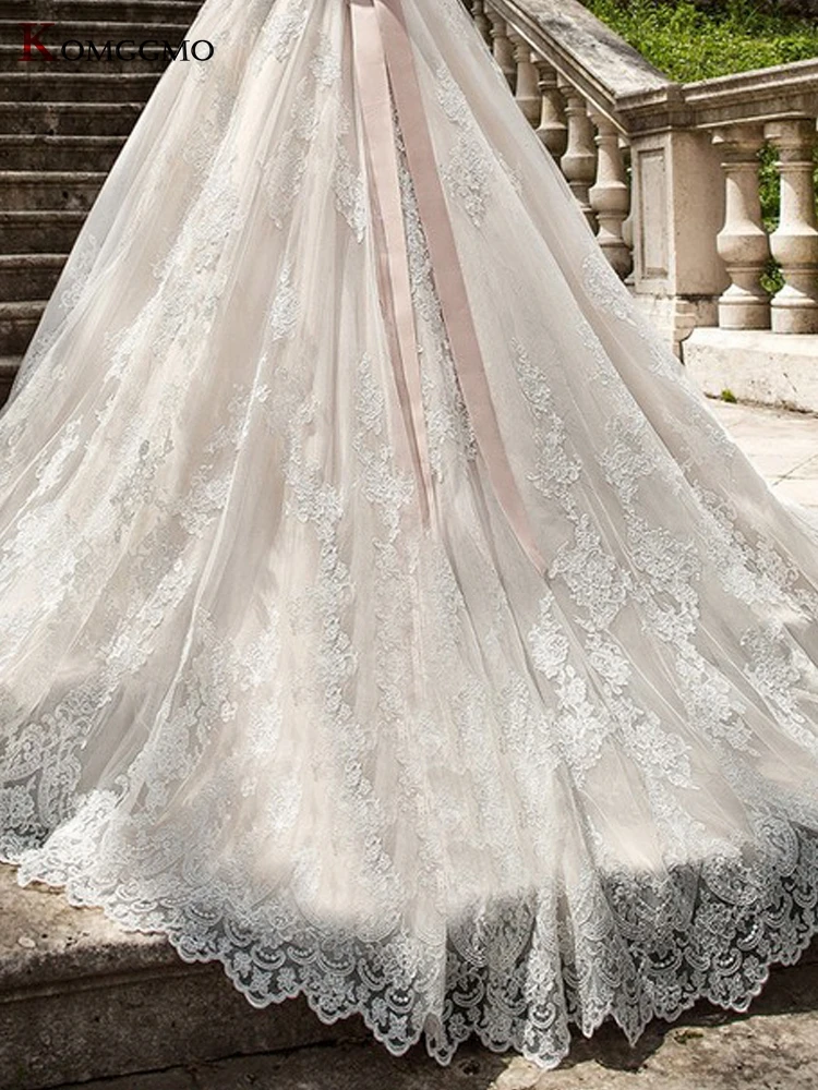 

Luxury Strapless Embroidery Appliques Tulle Bridal Ball Gown 2021 Hot Sale Lace Up Back Sleeveless Court Train Wedding Dress