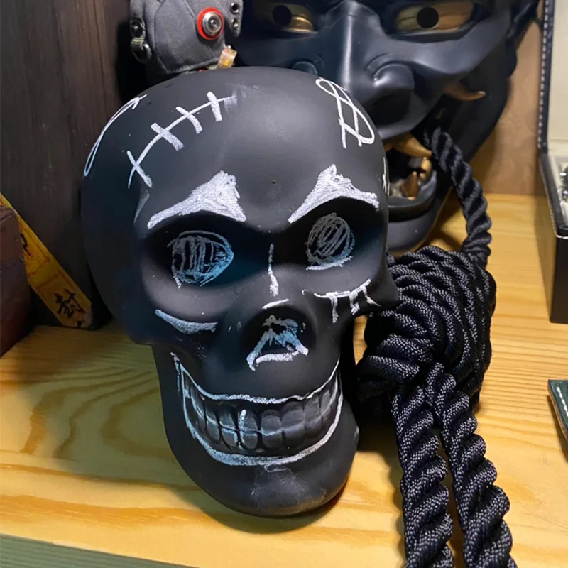 Копилка в виде черного черепа креативные мелки для творчества забавные