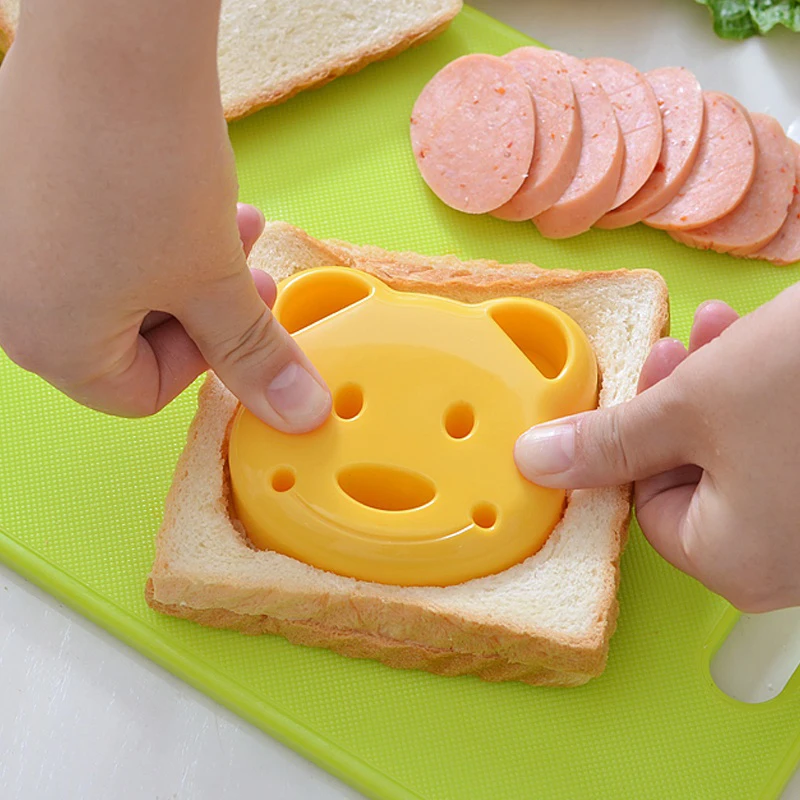 

Bear and Heart Shape Sandwich Mold Bread Biscuit Embossing Device Cake Mold Maker DIY Mold Cutter Kitchen Breakfast Accessories