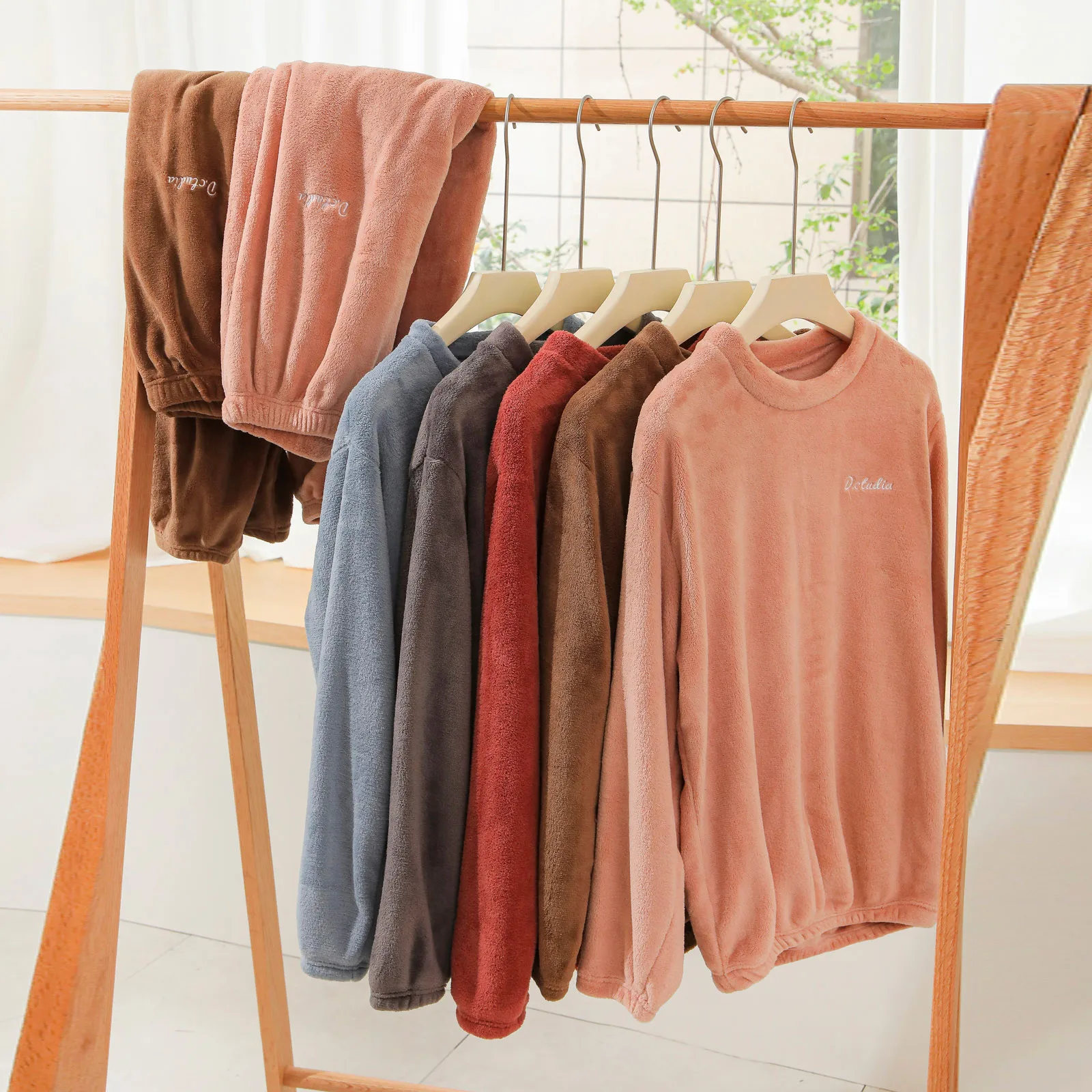 

New 2020 Autumn Winter Warm Flannel Women Pyjamas Sets Thick Coral Velvet Long Sleeve Sleepwear Flannel Pajamas Set Girl