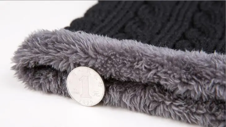 Теплая вязаная плюшевая шапка комплект с шарфиком из шерсти и меха толстая