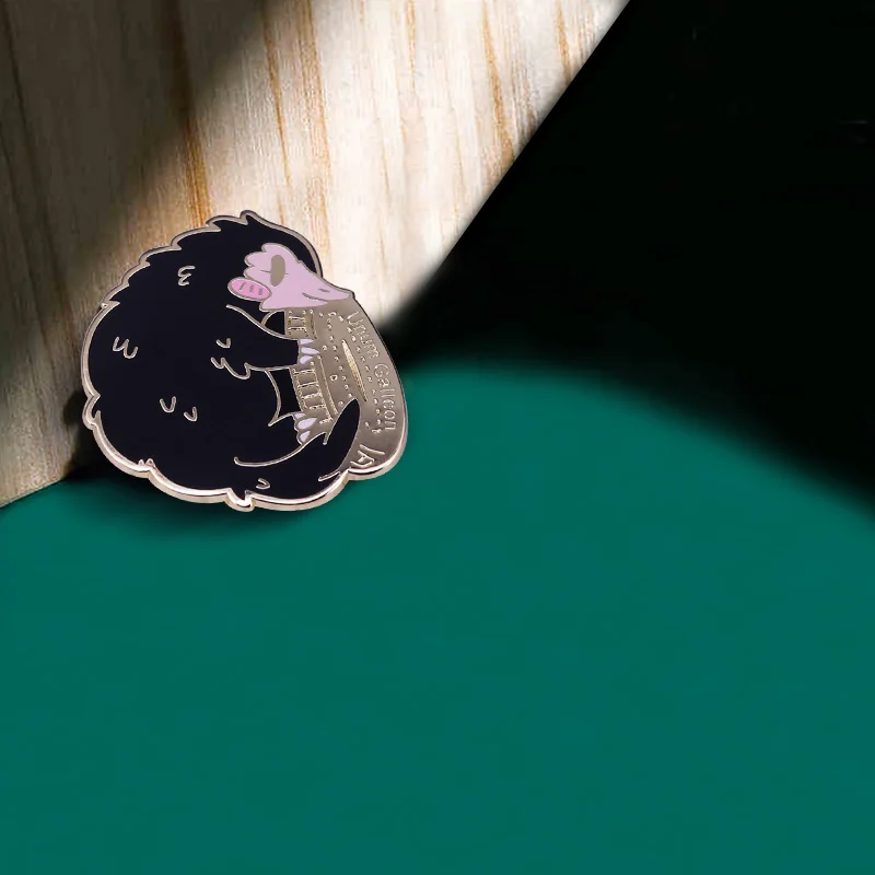 Брошь на лацкан в виде монеты из фильма Фантастические твари | Украшения и